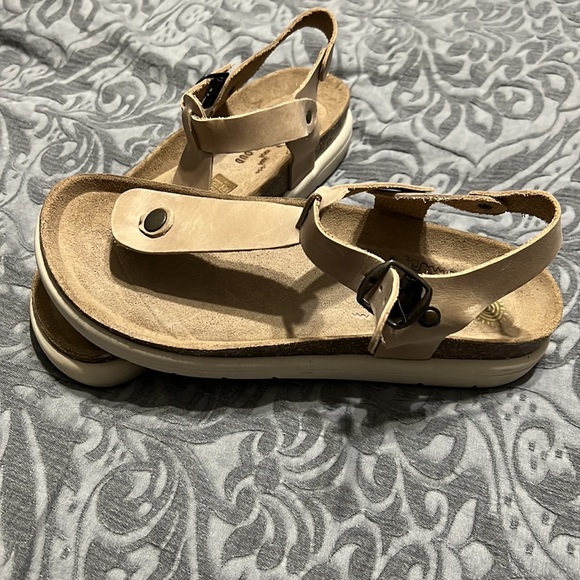 Size 39 Musse & Cloud Gizah Thong Sandal - Picture 3 of 5